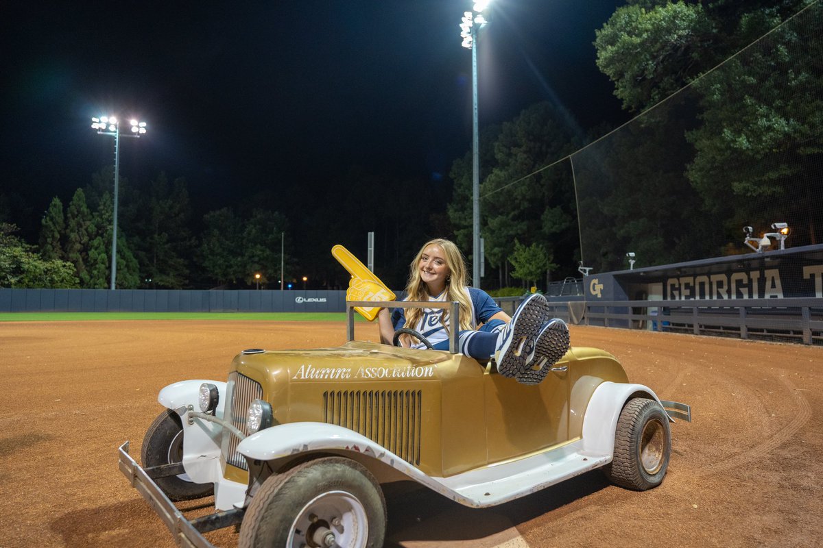 ToberHannah's tweet photo. Thank you @GaTechSoftball for such a wonderful weekend!! I was absolutely blown away on my visit! Thank you so much @Coach_A_Mo @hunter_bunch10 @_kelseybennett_ @dixson_erin @Bolandev3 ! Sting em!! 🐝 https://t.co/lqw0KVLpQ4