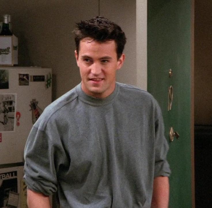 riposa in pace matthew perry. grazie per averci donato il migliore personaggio che le sitcom abbiano avuto modo di conoscere. ❤️🕊️