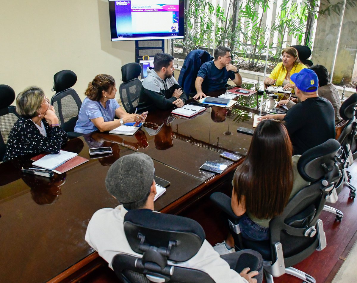 JorgePerezVEN's tweet photo. Participamos en mesa de trabajo del @MPPEDUCACION, @mppeduniv e @Incesocialista para impulsar a la Misión Venezuela Mujer, en su 2do. Vértice: Educación para el Empoderamiento de la Mujer.

¡Seguimos en Victoria!✊🏻🇻🇪

@NicolasMaduro
@_LaAvanzadora
@sandraoblitasr
@WuikelmanAngelP https://t.co/DPU0jw0sjF