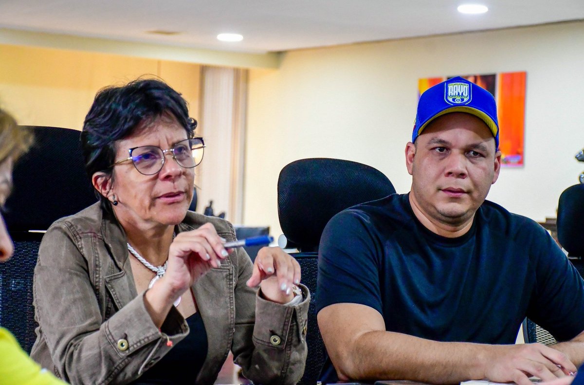 Participamos en mesa de trabajo del @MPPEDUCACION, <a href="/mppeduniv/">@MPPEDUNIV</a> e <a href="/Incesocialista/">Inces</a> para impulsar a la Misión Venezuela Mujer, en su 2do. Vértice: Educación para el Empoderamiento de la Mujer.

¡Seguimos en Victoria!✊🏻🇻🇪

<a href="/NicolasMaduro/">Nicolás Maduro</a>
<a href="/_LaAvanzadora/">Yelitze Santaella</a>
<a href="/sandraoblitasr/">Sandra Oblitas Ruzza</a>
<a href="/WuikelmanAngelP/">Wuikelman Angel P.</a>
