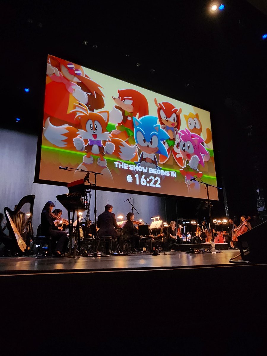 TheBlueStarGal's tweet photo. GUESS WHERE I AM!!! #SonicSymphony Chicago!!!! With my #CreamtheRabbit outfit! https://t.co/yFvsXKt67t