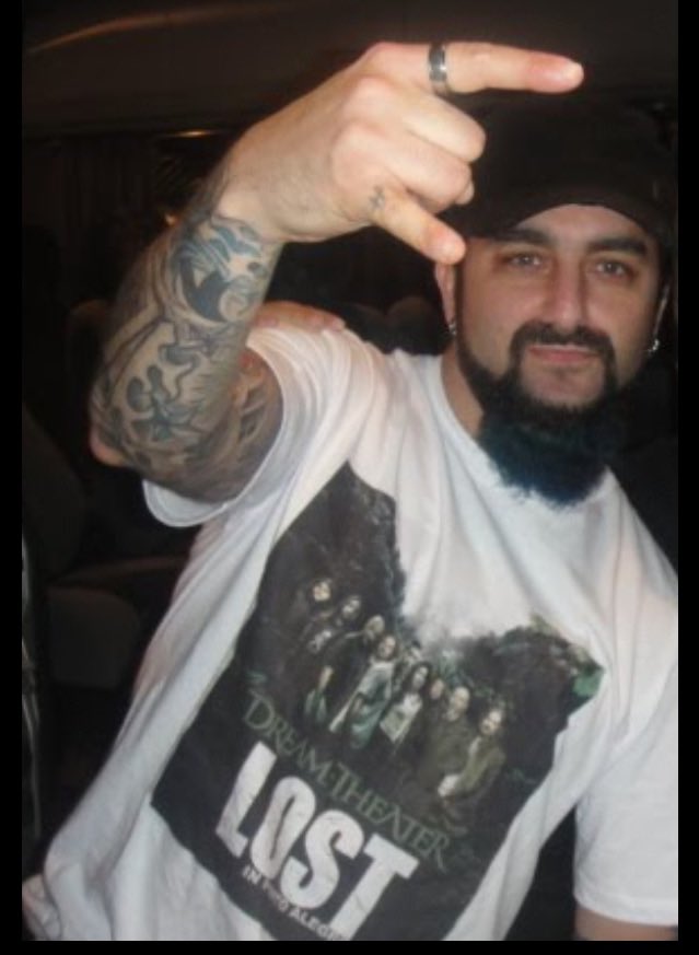 EvertonKlaus's tweet photo. Hi Mr @MikePortnoy ! Look what I found. Did you recall that? March 2010 I think. Your first time with DT in Porto Alegre. Greetings from Brasil! https://t.co/FjzZVCiv72
