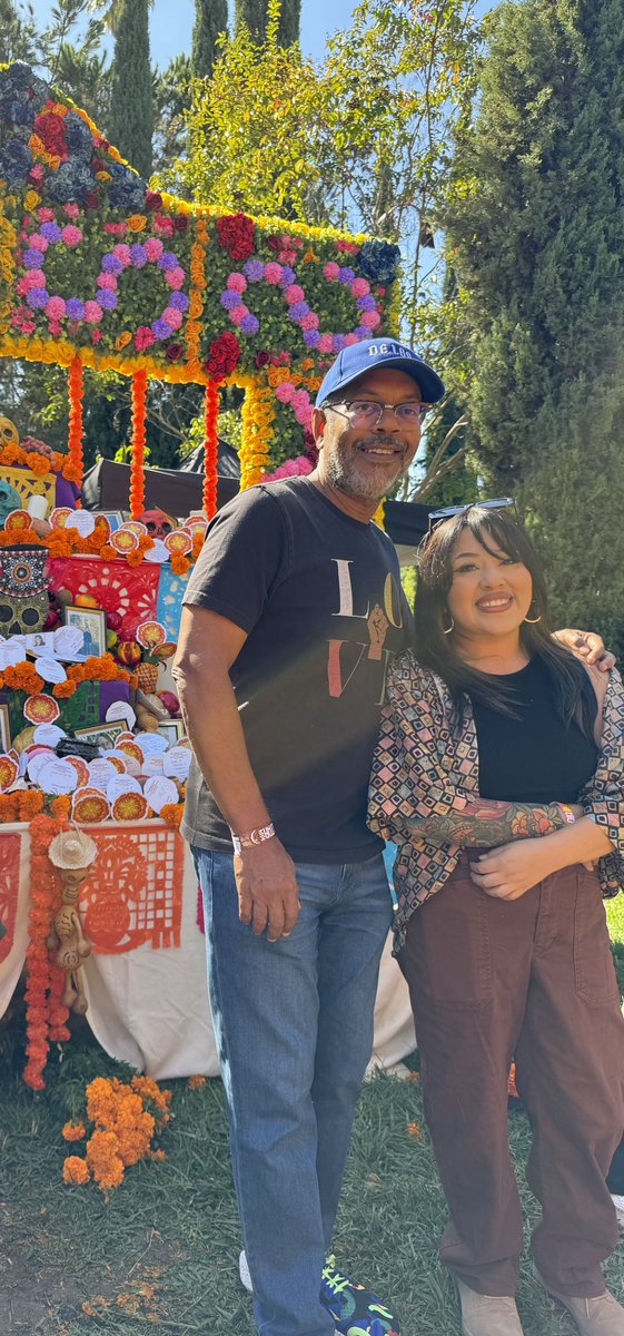 newsterrier's tweet photo. With our @LATimes crew, the whole day was a good poem. 
#CommunityAltar #CommunityEngagement #DiaDeMuertos De Los covering all things Latinidad via https://t.co/l9j2Tiyjh2.

⁦@SamanthaMVB⁩ ⁦@Crys_Villarreal⁩ ⁦@kenyaromero_⁩ ⁦@meridak⁩ ⁦@Spacehoes_⁩ https://t.co/Psp2UIJ7My