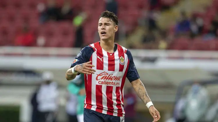 TUDNMEX's tweet photo. 'Chicote' Calderón regresa a convocatoria con Chivas 🐐tras problema extra cancha 😯

https://t.co/DaJFpcCikh

#SabadoFutbolero | #Chvas | #ChicoteCalderon https://t.co/JdL86eYJLg