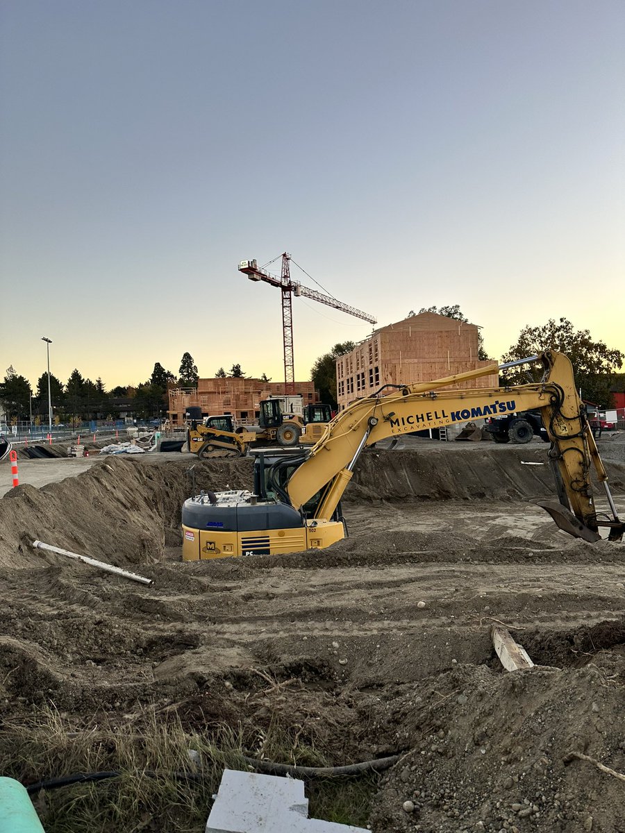 Sure a lot happening at the CRD / BC Housing Caledonia Housing site!! 158 affordable housing units for our community, with including accessible units and 3 and even 4 bedroom homes!  

#fernwood #homesforpeople #yyj #VictoriaBC