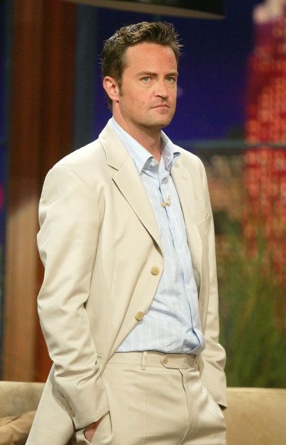 Ficámos sem o Chandler. 
O personagem que nos deu uma perspectiva do homem, inadequado, desajeitado e no fundo era o ideal para quase todas nós. Ninguém queria o Joey com a beleza inequívoca, ou o Ross tão certinho e previsível.
Queríamos o chandler. Não sendo nada disto, era
