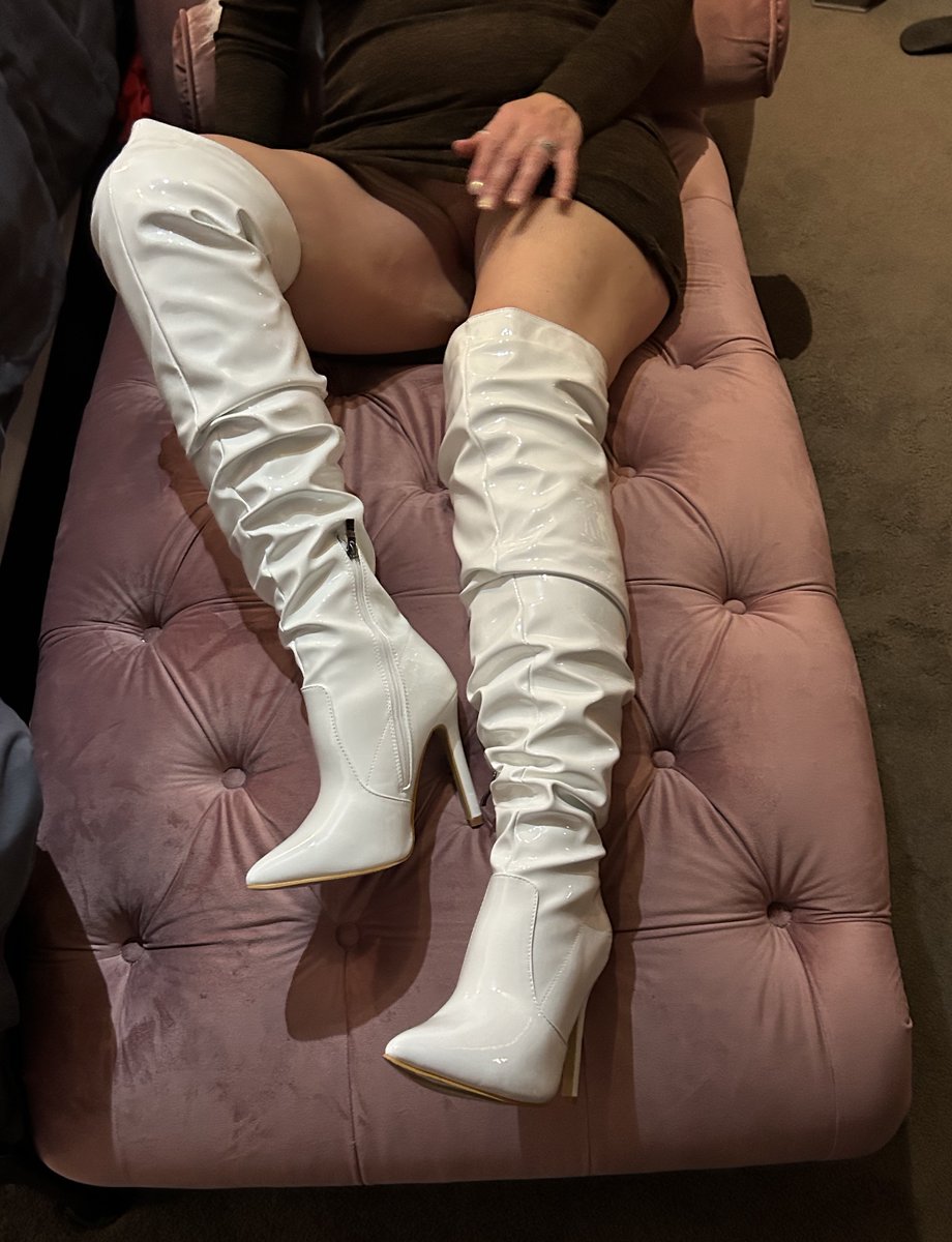 KimberleyToes's tweet photo. My long white boots. Any others you'd like to see?
#FeetPics #footfetısh #feetfinder #feet_lover #feetpic #feetpicsforsales #bootsaddict #boots #longboots #sexyboot #fetish #highheelsbeauty #white https://t.co/CNyLmjllZ0