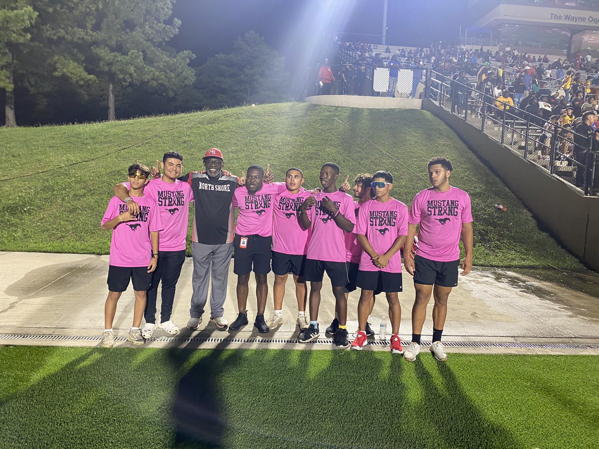 MrWhoopUpOnEm's tweet photo. Shout out to the Rounders for supporting mustangs every Friday night. Luv these guys!!! https://t.co/dtQIGmw3cH
