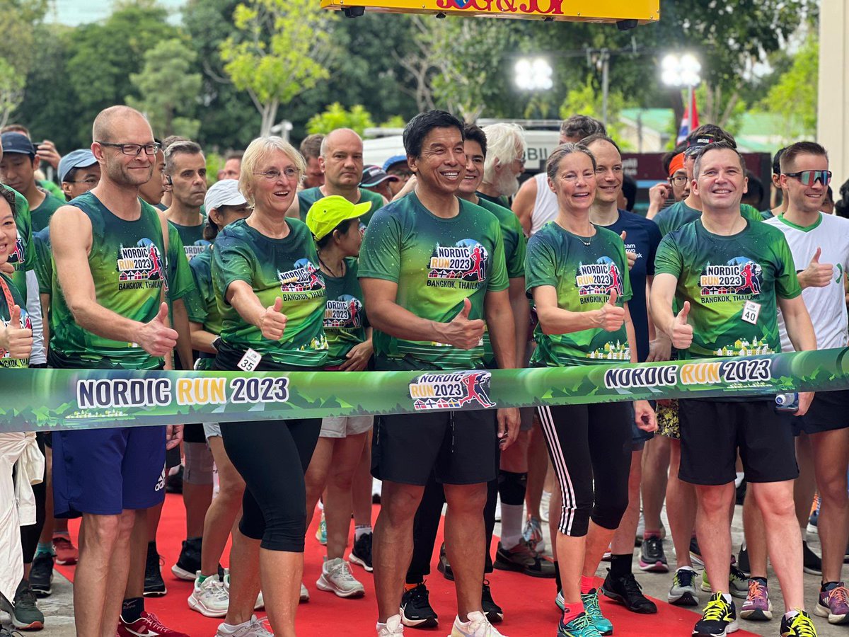 SwedeninTH's tweet photo. Energizing morning with @chadchart_trip &amp; the Nordic Ambassadors,  who together with over 500 participants joined #NordicRun2023. Let’s all work together for a greener and healthier Bangkok. Thanks to everyone who ran and walked with us in the beautiful Benjachitti park! 🇩🇰🇫🇮🇳🇴🇸🇪 https://t.co/CxrHG3qUv9