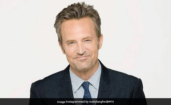 ndtv's tweet photo. #JustIn | 'Friends' Actor #MatthewPerry Dies, Body Found In Hot Tub: Report 

Read Here: https://t.co/JPKKddhx1Z https://t.co/eQyISZn92e