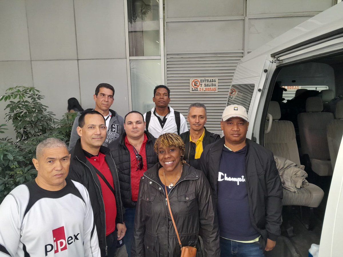 Los especialistas cubanos en medicina, que ya se encuentran en Acapulco, brindan atención en servicios de urgencia y a hospitalizados tras paso del huracán Otis. También asisten en el traslado de pacientes hacia otros hospitales.

#Cuba brinda su solidaridad a hermanos mexicanos.