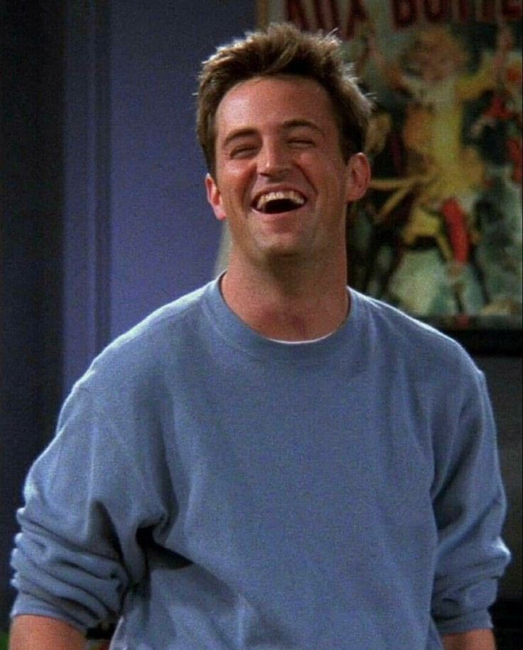 Matthew Perry ya no está, pero su legado sí.

Su Chandler, su humor, su sarcasmo, su buen rollo, su risa y su amabilidad son eternas.

Gracias por hacer reír Matthew, descansa en paz ❤️‍🩹