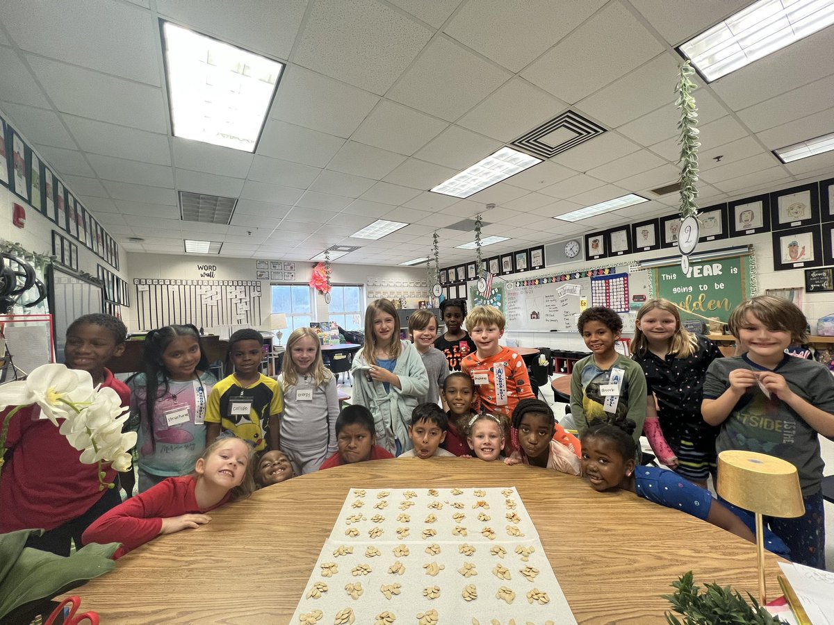 Mrs. Golden tweet media