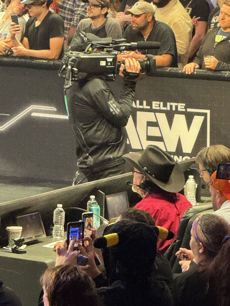 @JRsBBQ the GOAT is here in Mohegan calling Main event