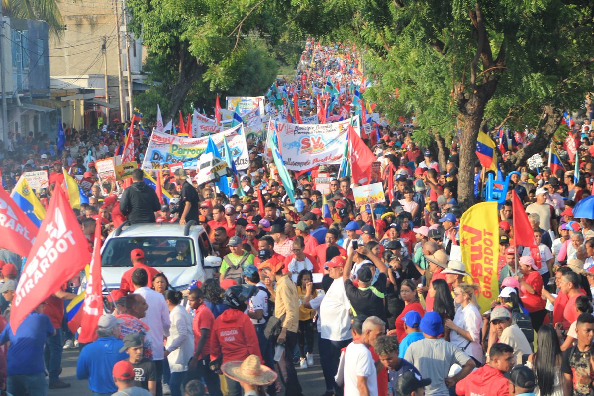 NicolasMaduro's tweet photo. Excelente movilización de las mujeres y los hombres aragüeños de la parroquia Pedro José Ovalles en Maracay, una demostración de soberanía y lealtad. ¡Un abrazo hermanos y hermanas de Aragua! https://t.co/Ta7iAzt4BM