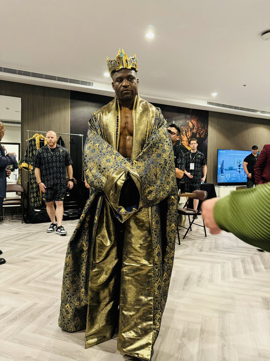 Irunnia_'s tweet photo. @francis_ngannou You were robbed and deserved to win https://t.co/syD9VQEvk7