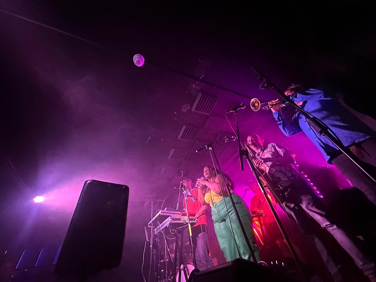 MrJFelix's tweet photo. Tonight was a good start of our MiNT tour. Also some real ones showed up amongst a lot of new faces… So blessed to have such good friends https://t.co/N4ZUkyds4a