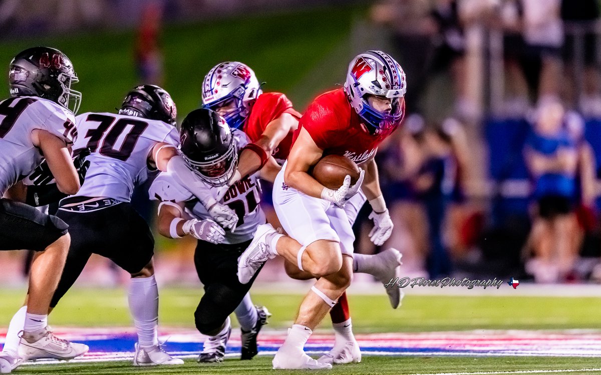 Tough loss for the Bulldawgs at Chaparral Stadium. Final 62-0 Westlake. 🏈🐾 @AISDBowie @hdfphoto @dctf @var_austin #txhsfb