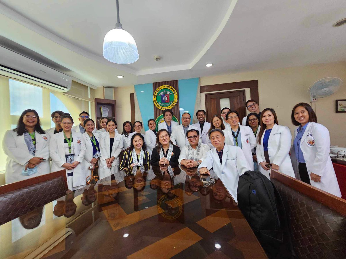 docdesire_E's tweet photo. “The only way we can repay our mentors is to pay it forward.” 

S/P PCP Accreditation 👊
#IMstrong https://t.co/lNExW4RetG