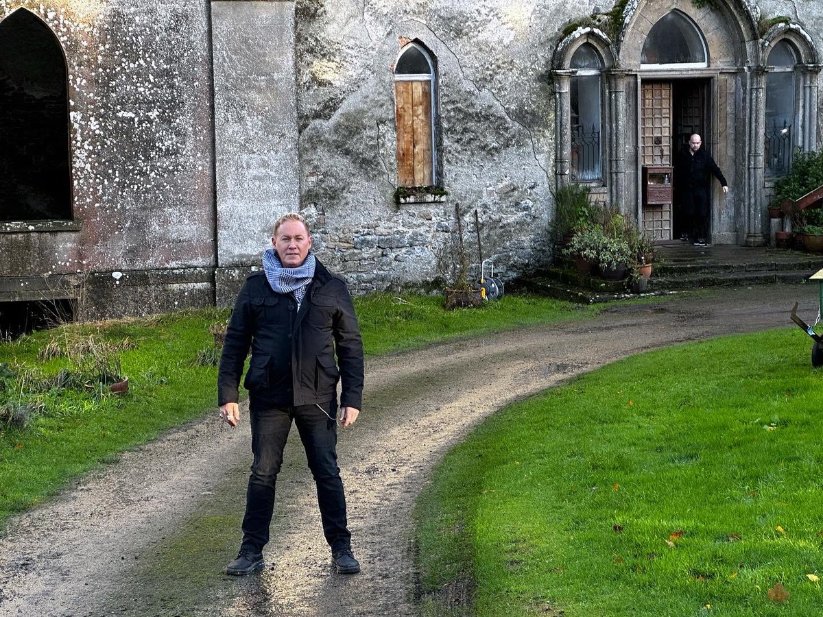 chrisfleming91's tweet image. Photobombed by @Haunt3dScotland at Leap Castle #spookedireland