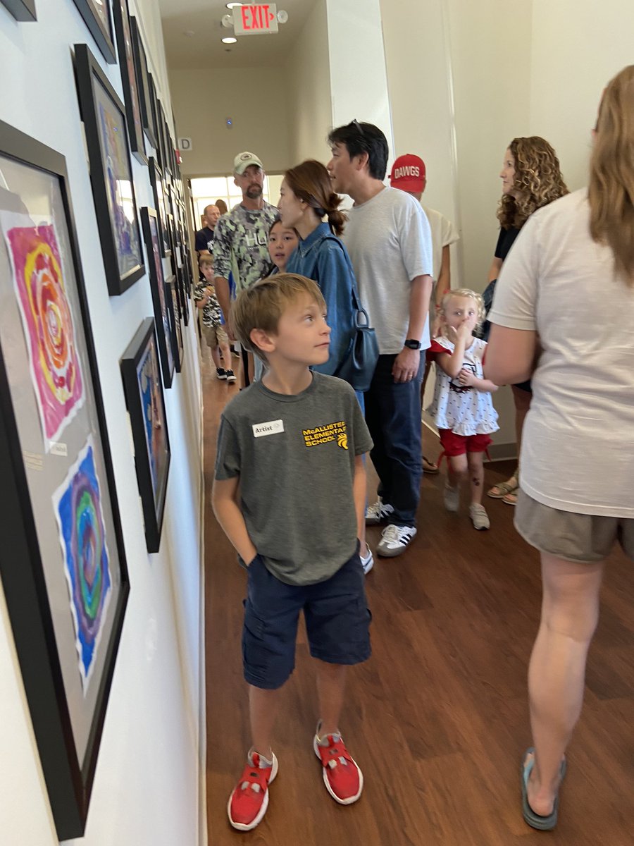 BNearhoofMES's tweet photo. Another amazing Art Show opening reception at Southcoast Pediatrics. Love organizing this event with my awesome Art Teacher Squad! @BryanCoSchools elementary artwork on display through January. #MESRocks https://t.co/CmK2ZfJuTJ