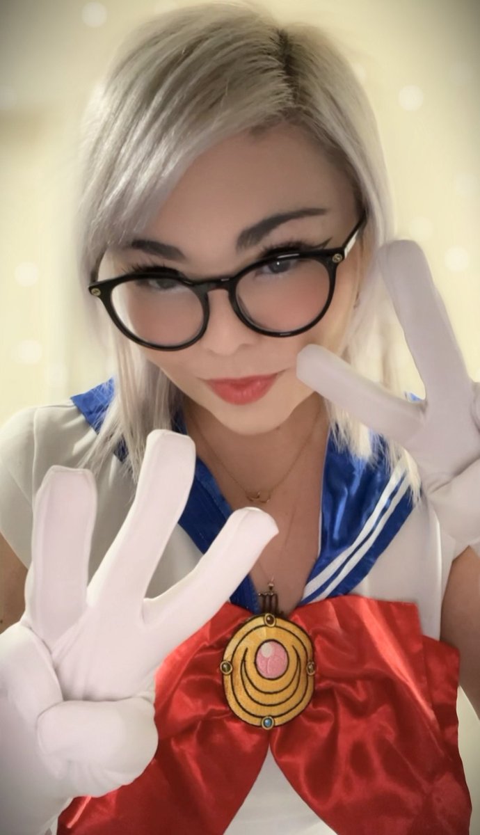 🎃🦸👻🤪
#SafemoonArmy 
#TeamYolo 
Please Retweet
*Halloween Costume Contest STARTS NOW. 
*2.5 Million #Safemoon Tokens up for grabs (about $500)
*Anyone can play. 
*Winners will be picked live on twitter space on Tuesday October 31st.   
*You do NOT need to be in space to win...