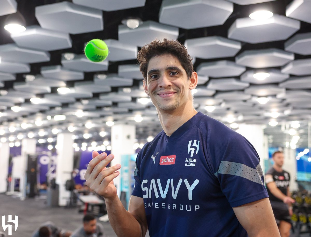 fadwaz7_h2's tweet image. #bono 💙💙