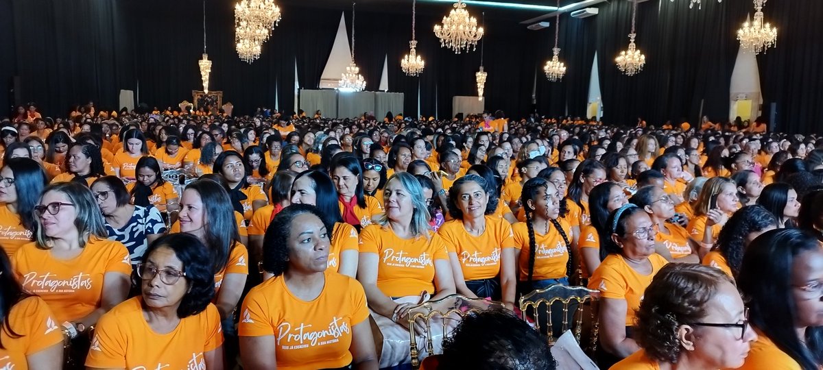 Predivalsantos's tweet photo. Parabens a AMA pelo excelente congresso Ministério da Mulher Deus seja louvado pelo  fortalecimento deste ministério que tem sido uma benção a nossa igreja ... 
Louvado seja Deus @giselebohn https://t.co/ZLPWrcxGeE