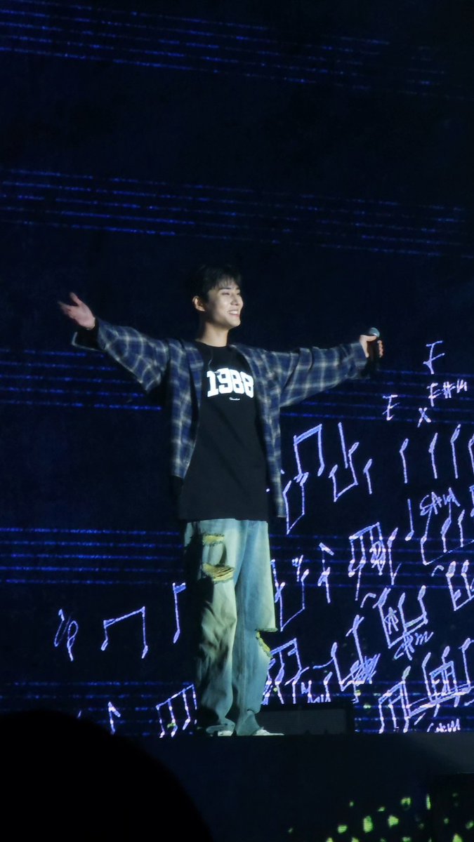 youngownyou's tweet photo. GANTENG BANGETTTT bolehkah aku pinjam seratus (juta) 😭😭😭
#LetterWithNotesinJKT #YoungK https://t.co/iu208Opwl8