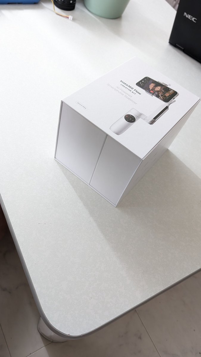 GOROman's tweet image. きみたち机の上は片付けたほうがいいよ！