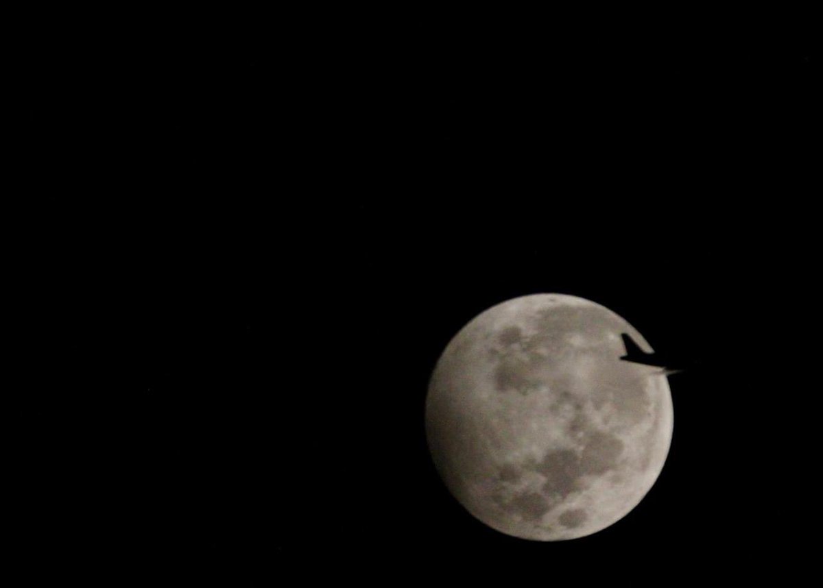 #LUNAR #LunarEclipse #LunarEclipse2023 #moon #Manila #aviation #planespotting #planephotography #Rappler #manilabulletin #Philippines  #lunarphotography #PartialLunarEclipse