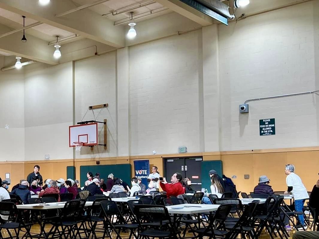 AmyChenLozano's tweet photo. Great turnout today at our CID Senior Voting &amp; Vaccination Event. Many thanks to our amazing partners @kcelections , ID/Chinatown Community Center, @OCASeattle , TEA, and ICHS; and our generous sponsors EVA, @ACRSNews, and CISC ❤️❤️❤️

Thanks also to our many volunteers! https://t.co/g3VqwgCqvi