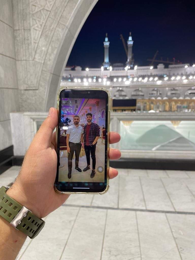 الذكرى السنوية الاولى لأخويا فتحى 💔الله يرحمه <a href="/Ftathrt44/">loll</a> 
ايدرى القبر من فيه 
فيه الفؤاد و من بالروح افديه
لولا الإله وإيمان أدين  بيهِ 
لكنت قربك اشفى ما الاقيه 
لكنها سنه الله التى سلفت 
إن الإله لما قد شاء ممضيه
كم من فواجع شتى قد بليت بها 
ولاكن موتك لا شىء يداويه