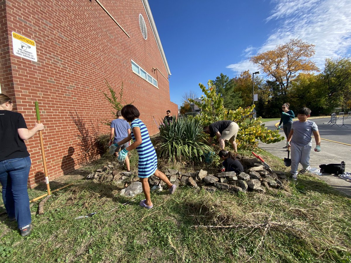 Boyce SCA members and their families worked on the butterfly garden today. We cleared the bed of weeds and planted bulbs. “Many hands make light work.”