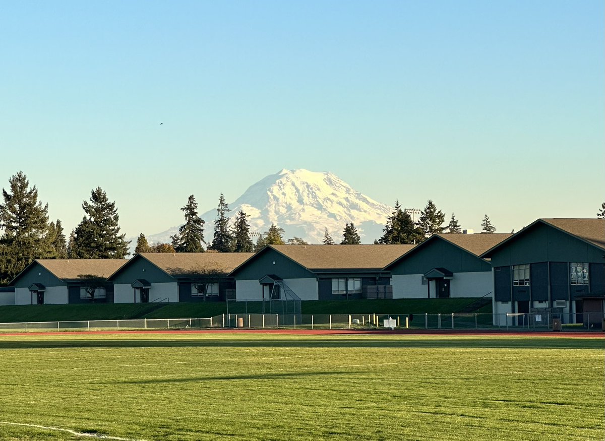NKaravedas's tweet photo. Watching some good volleyball at Pacific Lutheran Uni.
Friend of family daughter plays for Whitworth. And she’s an @OLu_Volleyball alum! #GoMya #GoodFriends 🙌🏽🏐 https://t.co/WRIiQiAxZV