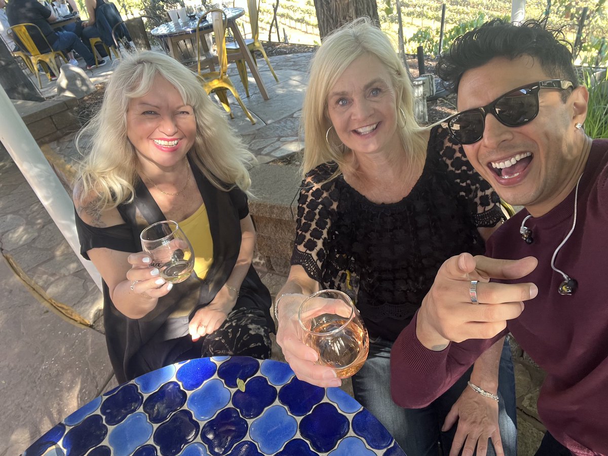 txfrenzy's tweet photo. #HappySaturday #wine https://t.co/VuKerbVA96