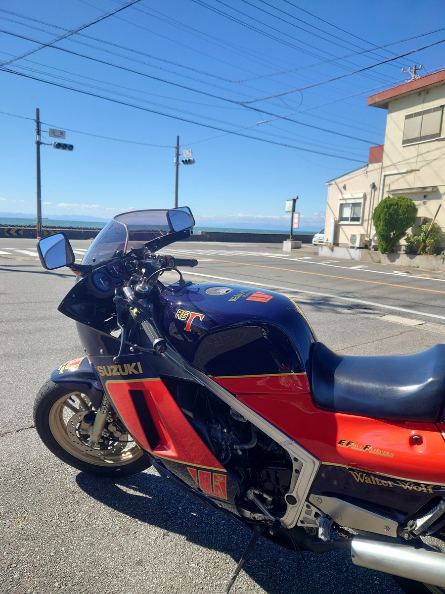 ssk1049's tweet photo. いつも平日ライダーですけど日曜日にいつもの農道走ってます。
 #RG400Γ
 #2st
 #SUZUKI https://t.co/5F35RQGBbJ