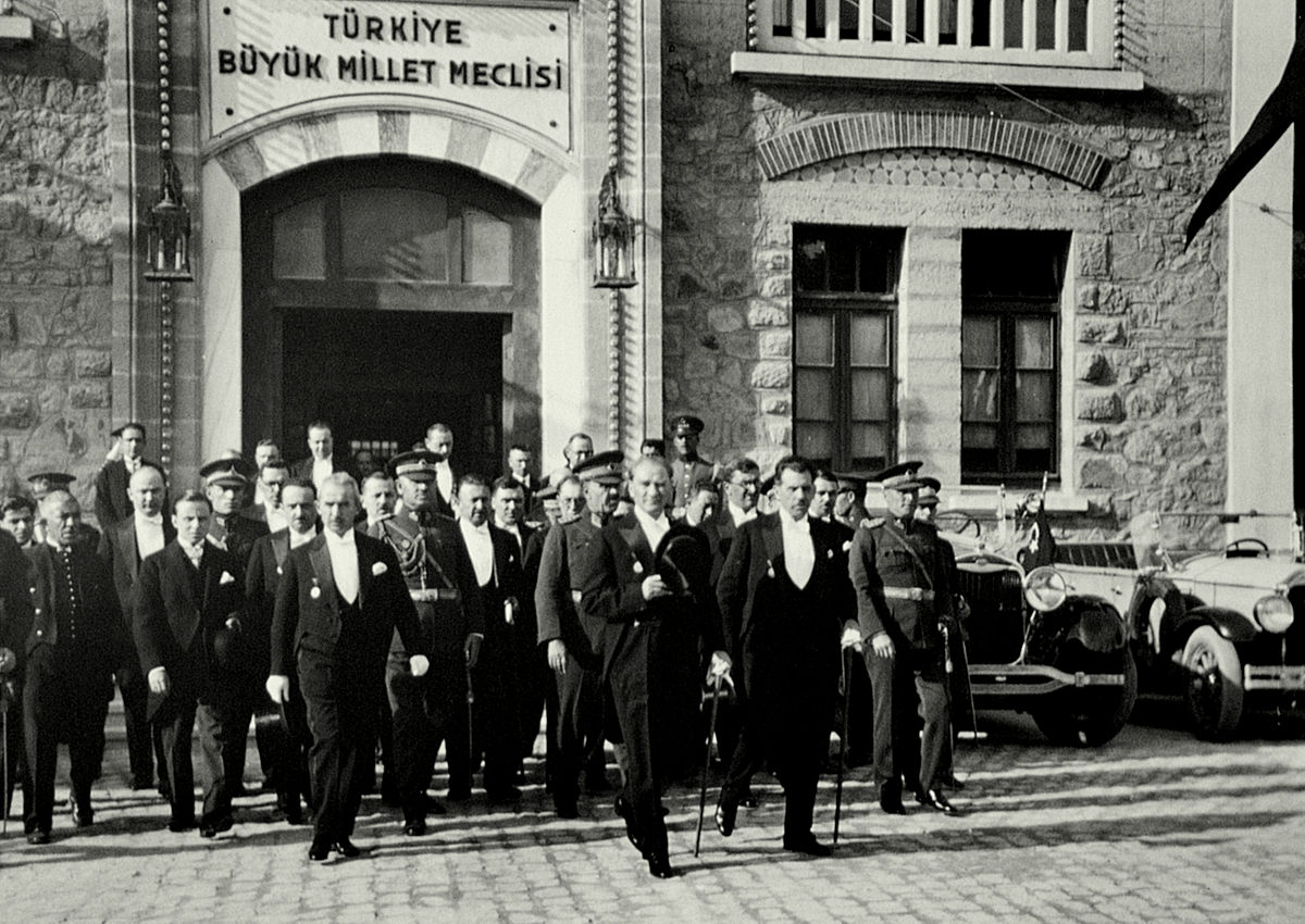 gzknnmt's tweet photo. Cumhuriyet 100 yaşında! #CumhuriyetBayramımızKutluOlsun  #Nice100Yıllara https://t.co/heXNZH6vGp
