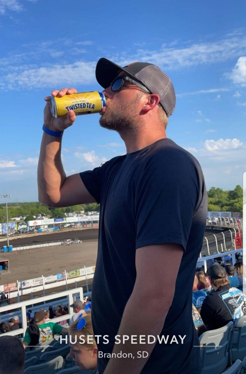 rozeboom32's tweet photo. Status on this epic marketing opportunity @TwistedTea 👀👀 https://t.co/o4ORYtKltm