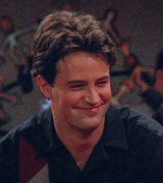 SoniaUllah's tweet photo. The one where we’re all heartbroken 💔RIP #MatthewPerry. Chandler Bing brought so much joy to so many people. It’s like a part of our youth just died!🥺💔 https://t.co/sVYEIWlIqZ
