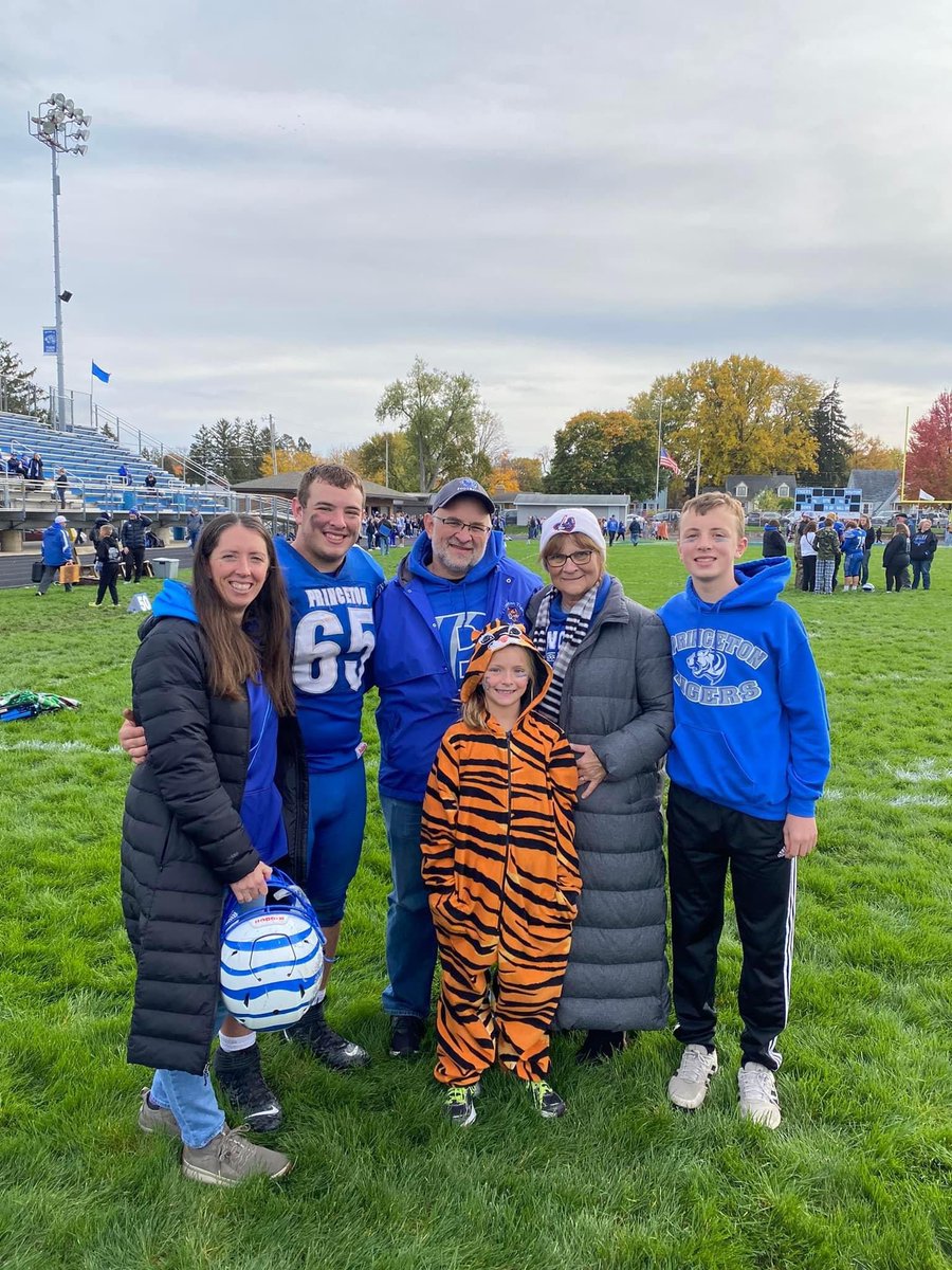 ca_odell's tweet image. Had a great day as round 1 of the IHSA playoffs kicked off. 

We had a lot of fun watching #65 grind it out on the line. 

Praise the Lord for the opportunity to play and cheer another week for His glory!