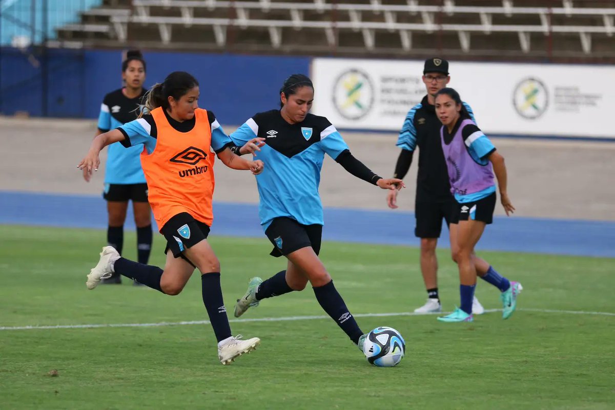 adn_gt's tweet photo. La Selección de Guatemala hizo su entreno y reconocimiento a la cancha del Estadio Nacional de Kingston, en el que este domingo se enfrentará a Jamaica, por el clasificatorio de la Concacaf a la Copoa Oro 2024.

Domingo, 29 de octubre 
🇬🇹vs🇯🇲
🏟 Nacional de Kingston 
🕓 16 https://t.co/5HmGYft7qz