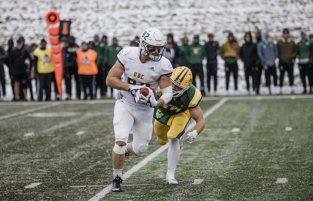 htsumura's tweet photo. UBC Football: Leonard, Townsend, Soriano lead gritty Thunderbirds 'D' to first CW title of century! Now, it's home, sweet home for 2023 playoff run! https://t.co/VSndpCjGmy @ubctbirds @ubcfbl @CoachNill @LenCatling @BCHSFB @SantaJOno @ShoWill33 @garrettrooker12 @14jasonsoriano https://t.co/7SBFKwQrpe