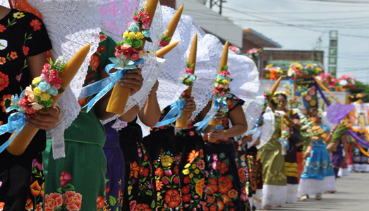 @LasvelasJuchitán #DisfrutaMéxico
las velas de Juchitán, fiestas comunitarias llenas de comida, baile, mezcal, cerveza y color. #CocinaDeMéxico
Todos los años, a partir del mes de mayo, se celebran de 17 a 26 velas. Cada fiesta tiene una duración de tres días

Fuente: @Flickr