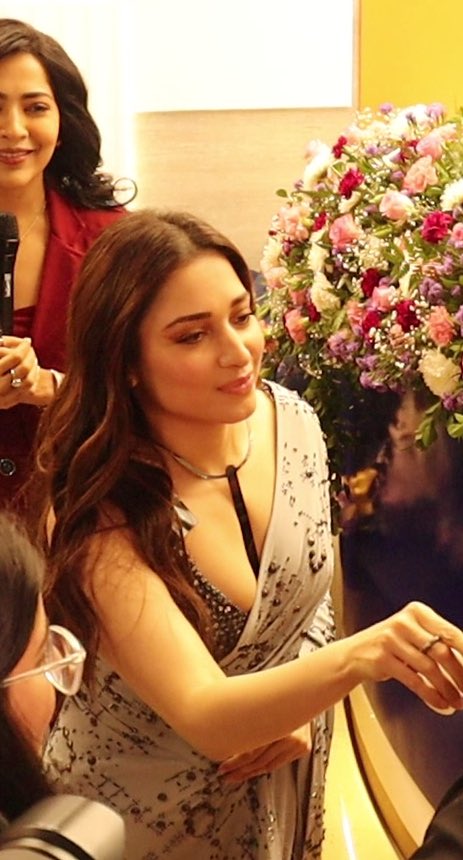 F9kvA8yXYAAl6Ey?format=jpg&name=900x900