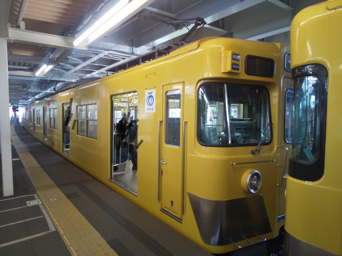 MateYuntaku's tweet photo. #黄色い電車
#絶滅危惧種
#西武鉄道  #2017F  #旧2000系

定期電車で見る最期かも？
通勤で東村山駅 https://t.co/Ig9RzaE6AE