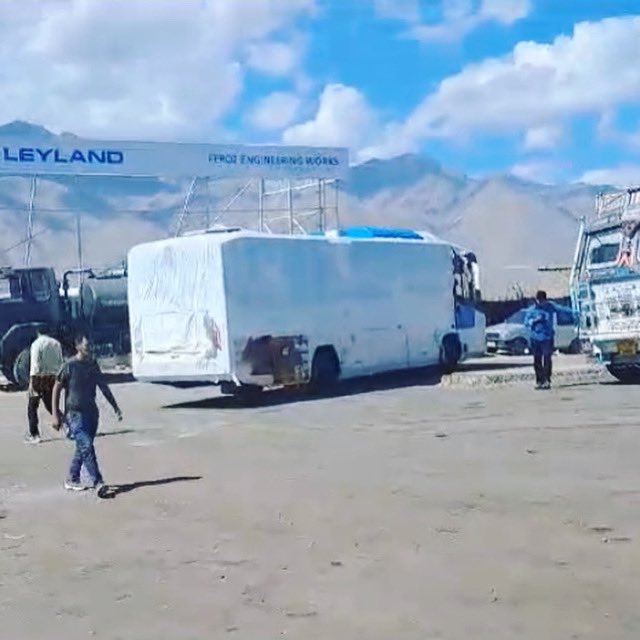 amit1kas's tweet photo. #sundayvibes
#ladakh
#numerouno
#hydrogenfuelcell
#buses
#carbonneutral
#initiative
We, in Ladakh, are launching, 1st time in Bharat, hydrogen fuel cell buses 🚍 to run on water, a 100% Carbon Neutral Inititative…details here:

https://t.co/eytVqgjnKJ

&amp;

https://t.co/KsYVWHCeDI https://t.co/x1VSrIVXCe