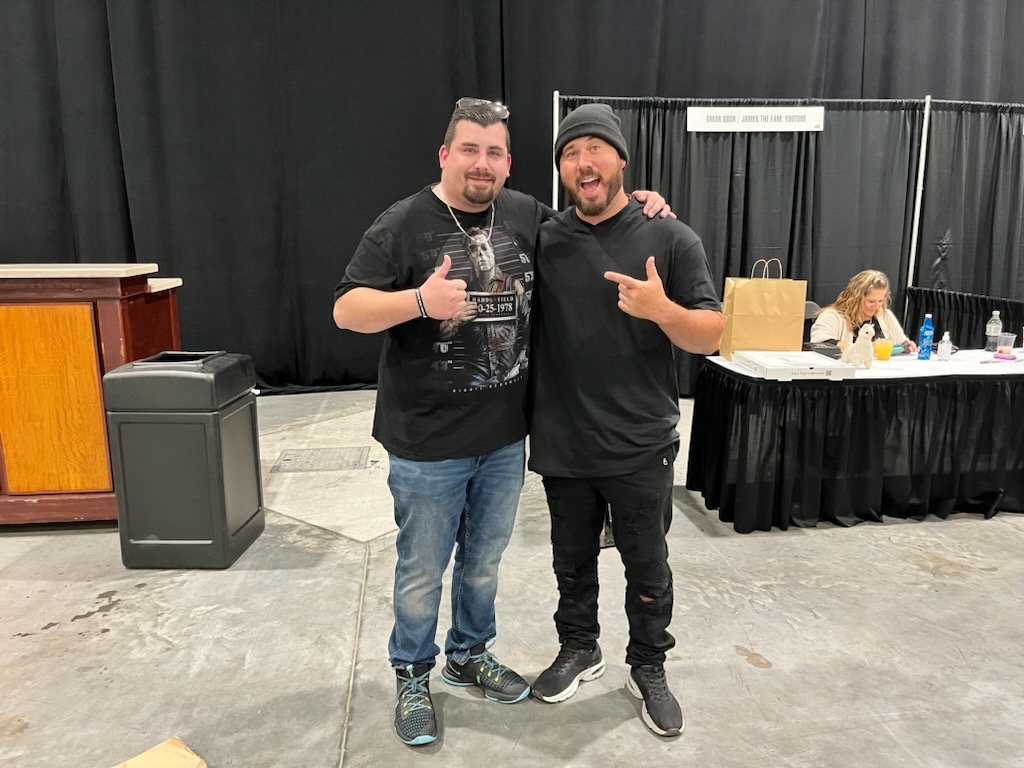 Ccollins_23's tweet photo. @BenjaminKeeler_ @OfficialJaskoYT @OmarGoshTV you signed my poster , made my night I just wanted to chill with u guys whole time. Seeing jas and Ben was a shock! And Omar was amazing! Love you guys https://t.co/oyBU3NgmrC