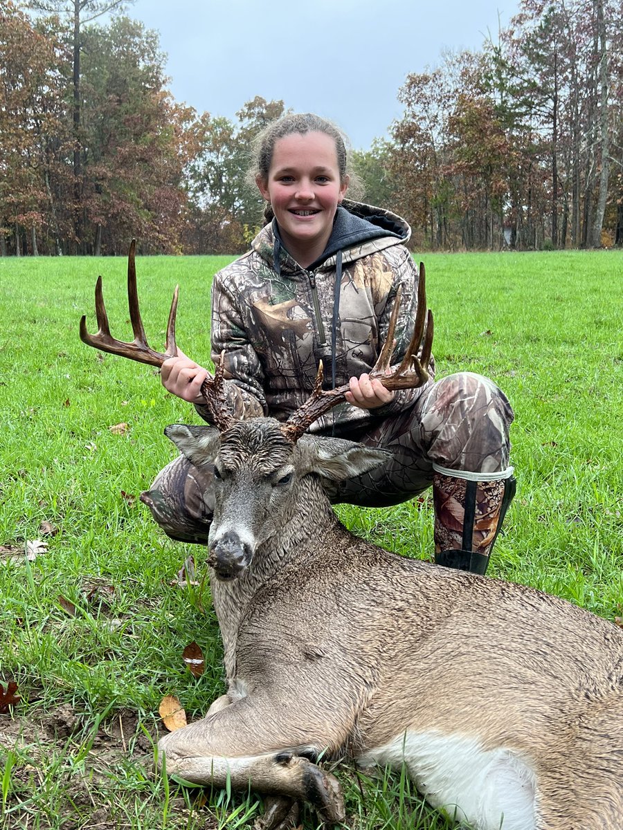 TyChown33's tweet image. What a year we’re having. My youngest dropped the hammer on a big old wide ridge runner this evening!! Made a good shot, with lots of daylight left for pics!! I got one happy girl this evening. #TagPunched  🦌