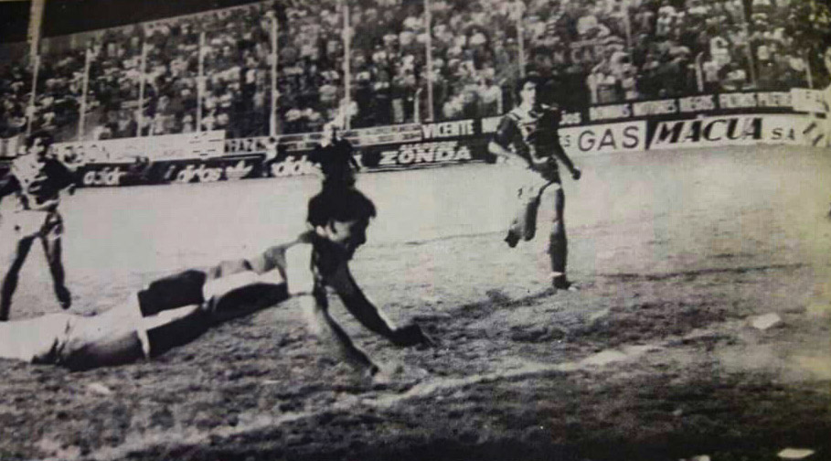 📆 Un 31 de octubre pero de 1992 el Verde le ganó a #Unión en Santa Fe por 2-1 gracias a los goles de Oficialdegui y Ramírez.

El partido correspondió a la Fecha 13 del Nacional B 1992/93.